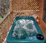 Pigeon Forge cabin with ho tub.